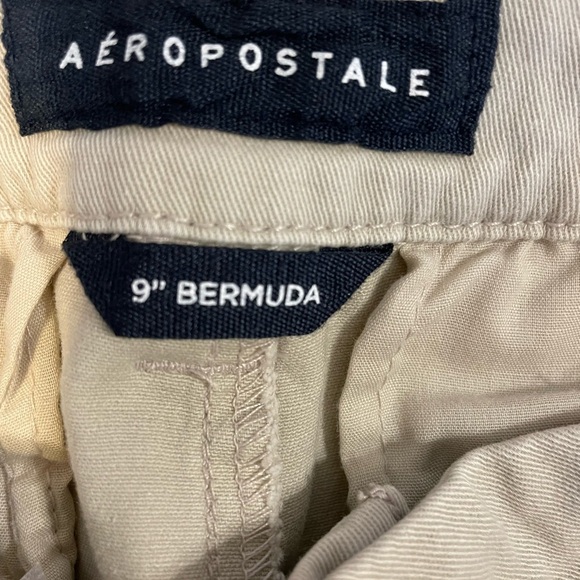 Aeropostale Tan 9” Bermuda Shorts Size 2 - Picture 4 of 5